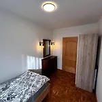 Ruhige, Klimatisierte Nahe Zentrum & Bahnhof 아파트