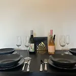 Ruhige, Klimatisierte Nahe Zentrum & Bahnhof Apartman