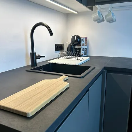 Ruhige, Klimatisierte Nahe Zentrum & Bahnhof *